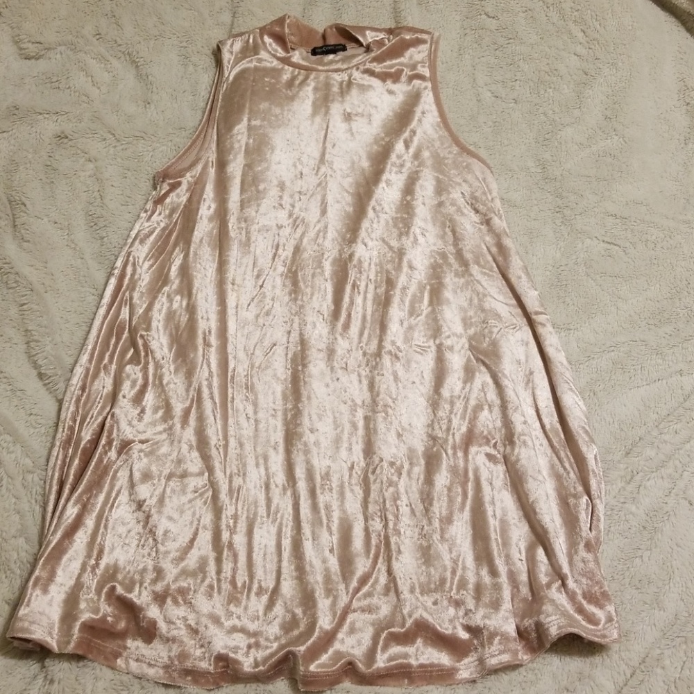 Sleeveless velour top!